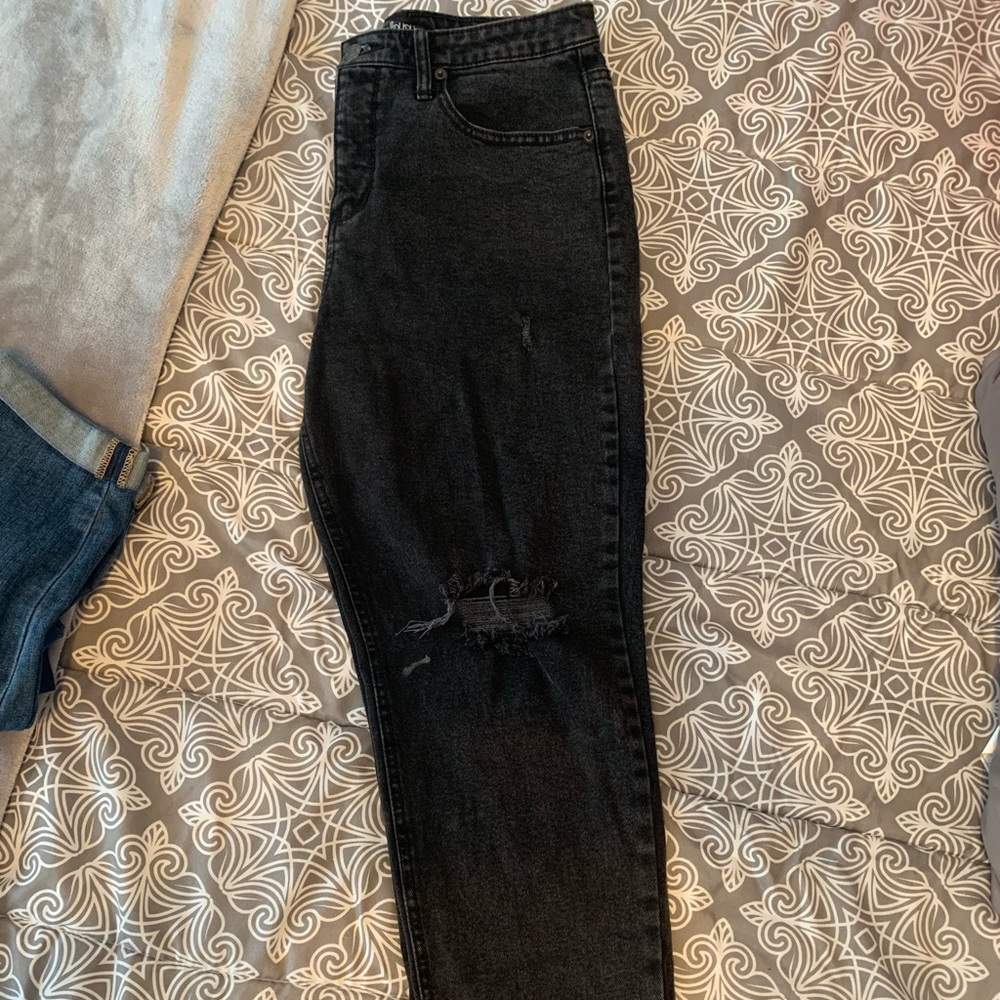High waisted jeans!